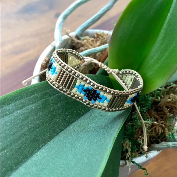 Adjustable beaded bracelet - Picture 3 of 4